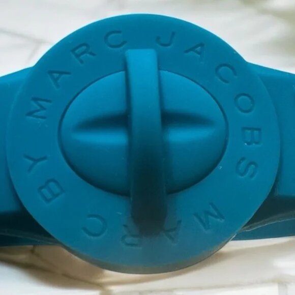 NWT Marc by Marc Jacob's wintergreen silicone rubber standard Turnlock bracelet - Picture 2 of 5